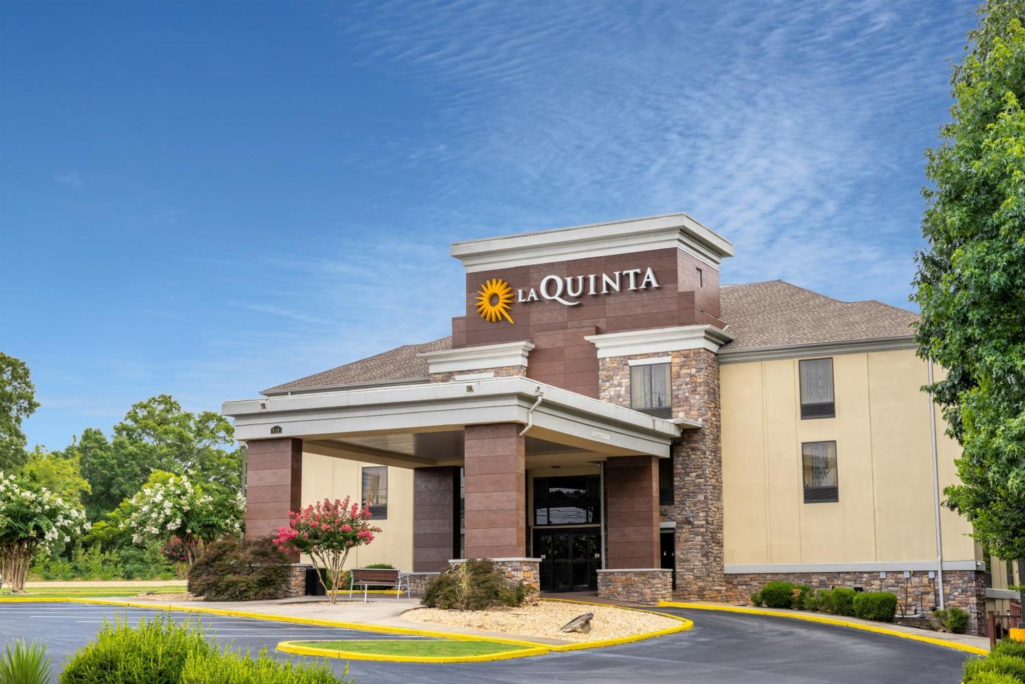 La Quinta By Wyndham Covington Hotel Exterior photo