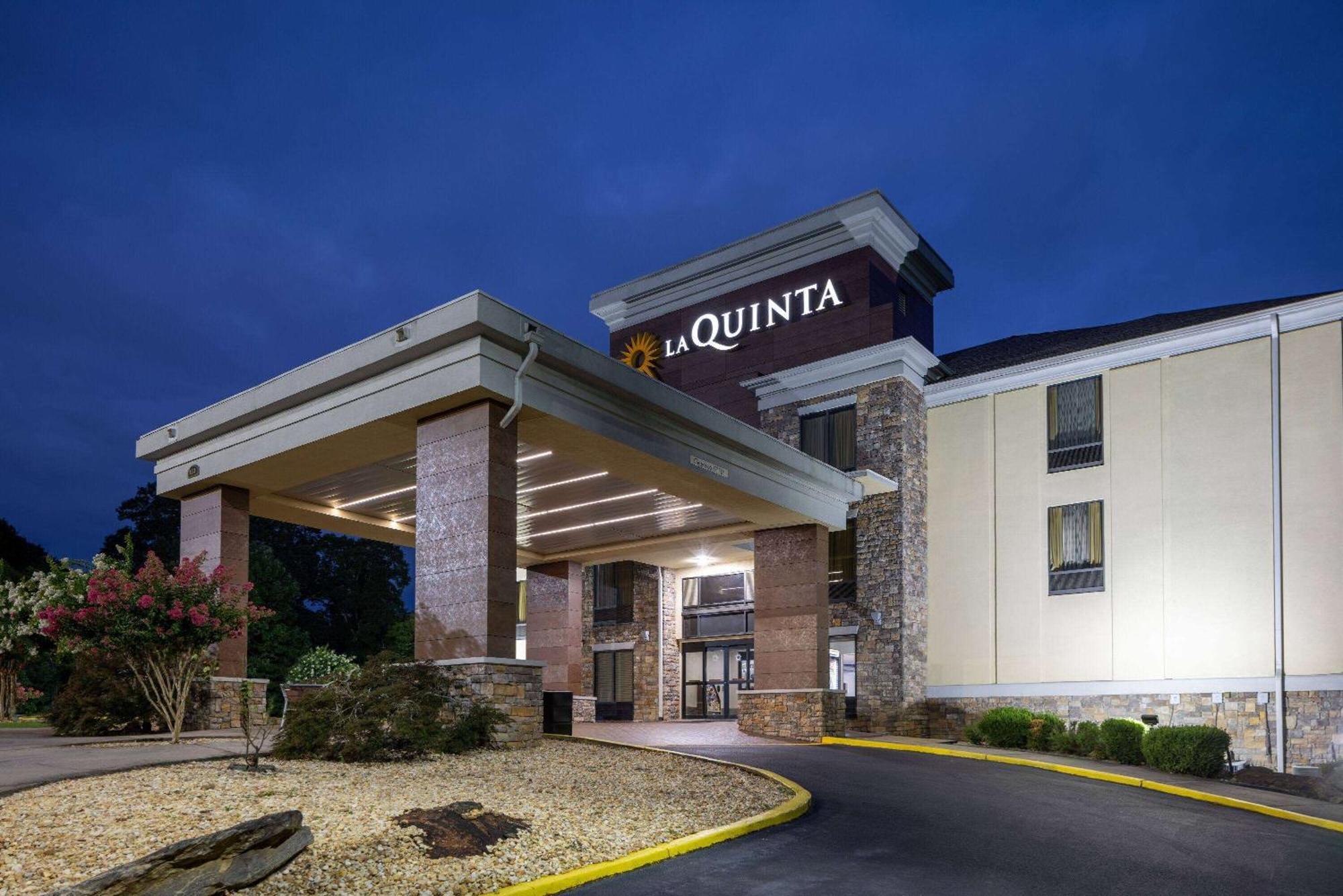 La Quinta By Wyndham Covington Hotel Exterior photo