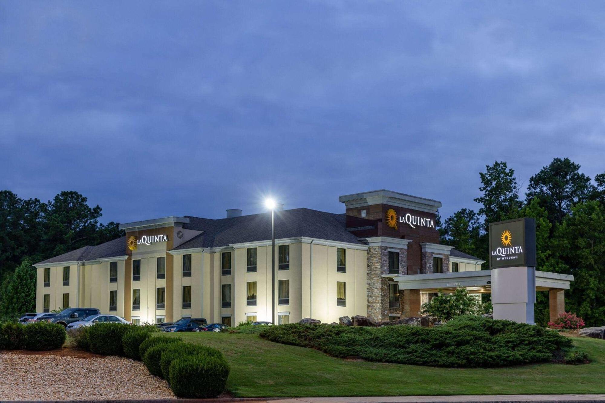 La Quinta By Wyndham Covington Hotel Exterior photo